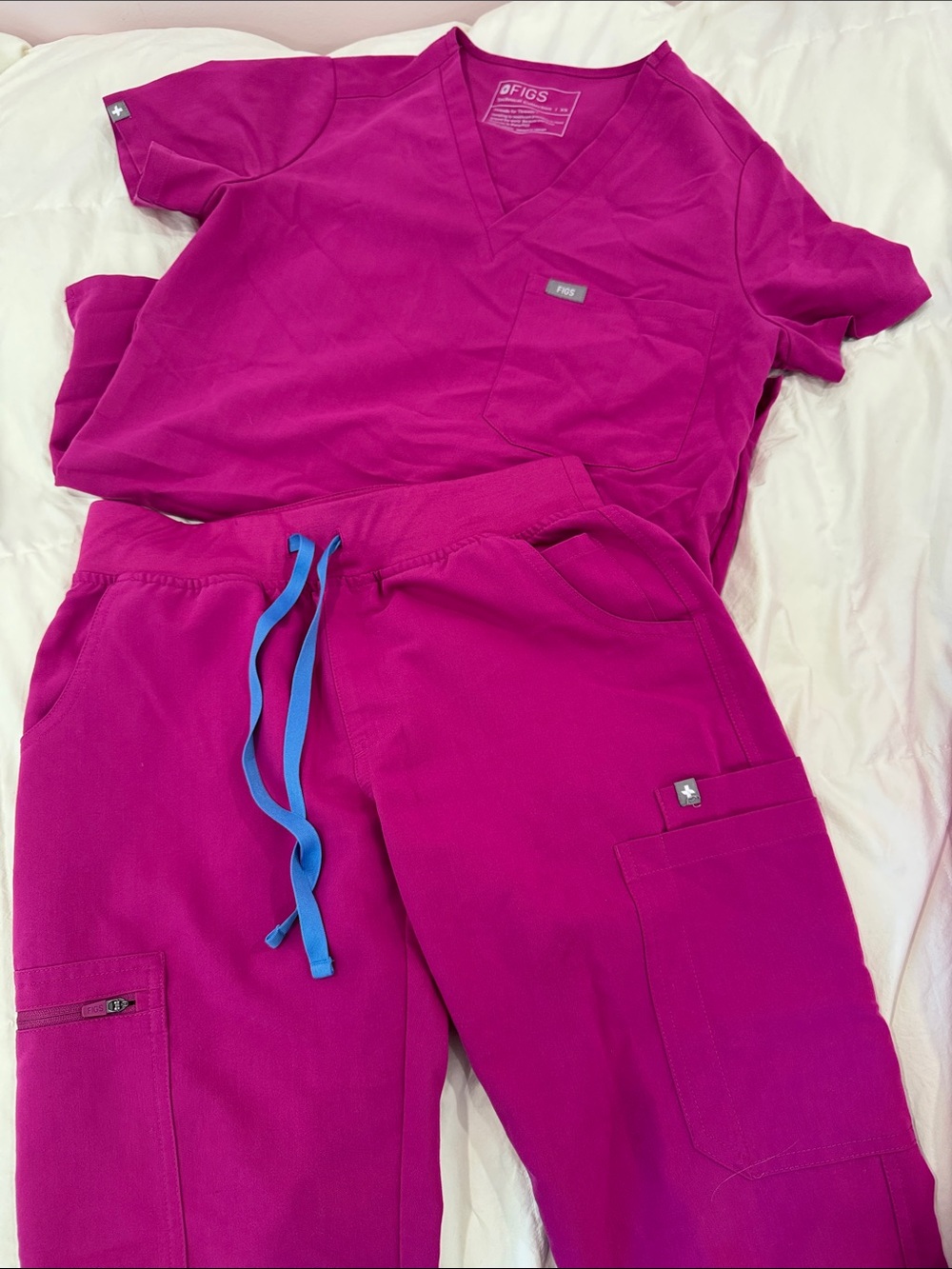 Figs Women's Raspberry Scrub Set